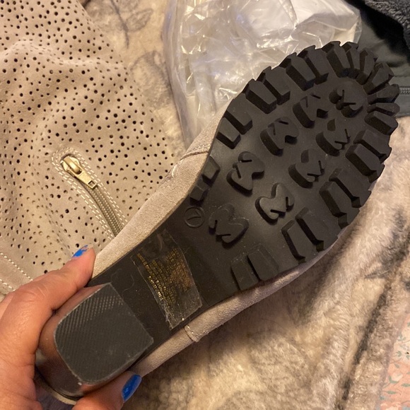 Tan knee high boots - Picture 3 of 5